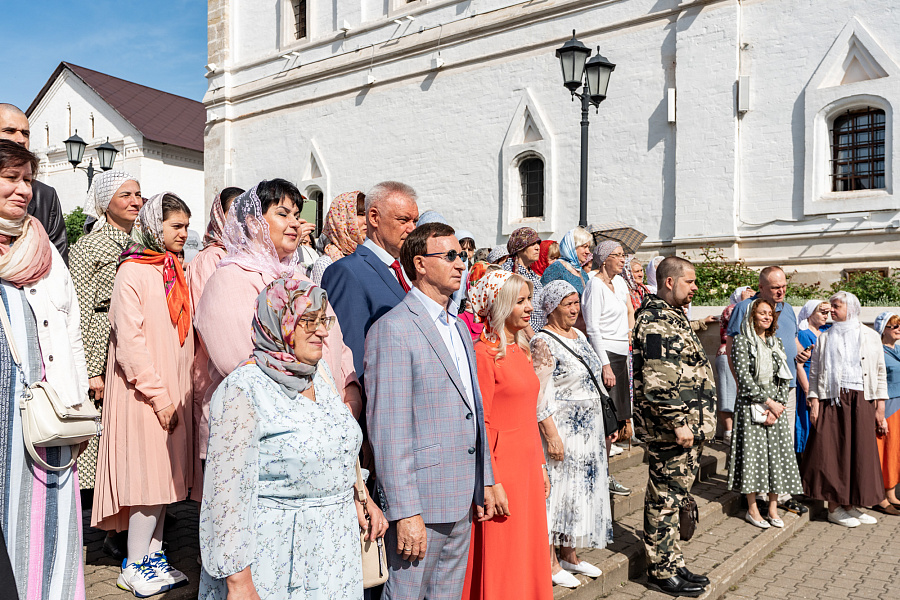 Божественная литургия во Введенском Владычнем монастыре города Серпухова